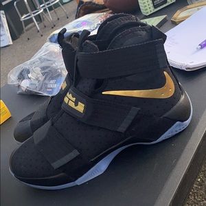 Lebron Soldier 10’s